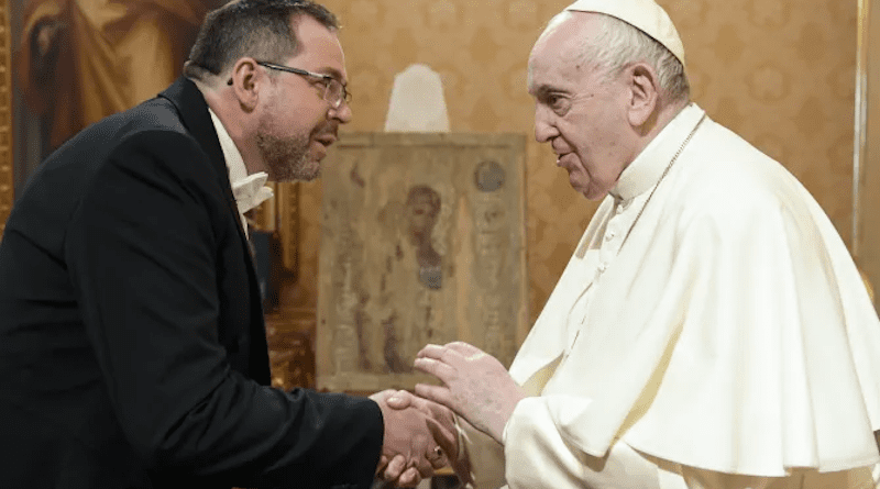 Pope Francis received Ukraine's ambassador to the Holy See, Andrii Yurash, on April 7, 2022 | Vatican Media