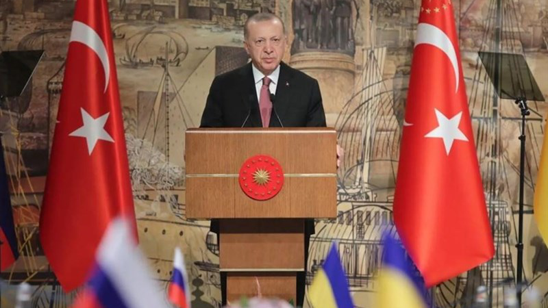 Turkey's President Recep Tayyip Erdogan speaks to Russian and Ukrainian delegations. Photo Credit: Tasnim News Agency