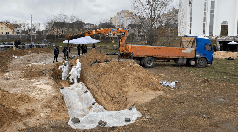 Ukrainian authorities in Bucha exhume bodies from a mass grave behind the Church of St. Andrew and All Saints, where local authorities and volunteers placed bodies of those who died and were killed during the occupation of the city by Russian forces. Photo Credit: © 2022 Richard Weir/Human Rights Watch