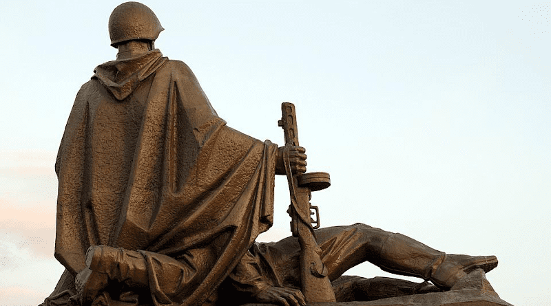 Statue Sculpture Soldier Soviet Russia Cemetery