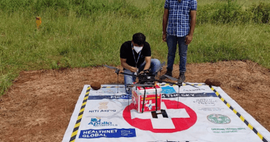 Vaccine-loaded payload box being mounted on a drone for a BVLOS flight. Photo Credit: WEF