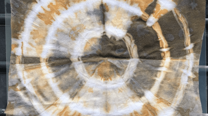 Tie-dyeing cotton fabric with acorn and rust solutions turns it brown, orange, blue and black. CREDIT: Adapted from Journal of Chemical Education 2022, DOI: 10.1021/acs.jchemed.2c00086