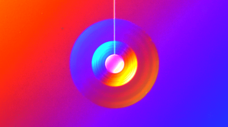 Optical microscope image of the acoustic resonator viewed from above (two larger disks, the inner of which is the piezoelectric transducer) and of the antenna connected to the superconducting qubit (white structure). CREDIT: Adapted from von Lüpke et al. Nat. Phys. DOI: 10.1038/s41567-​022-01591-2 (2022)