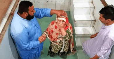 Pastor Irfan James baptizes an Afghan refugee in Quetta. (Photo: Pastor Irfan James)