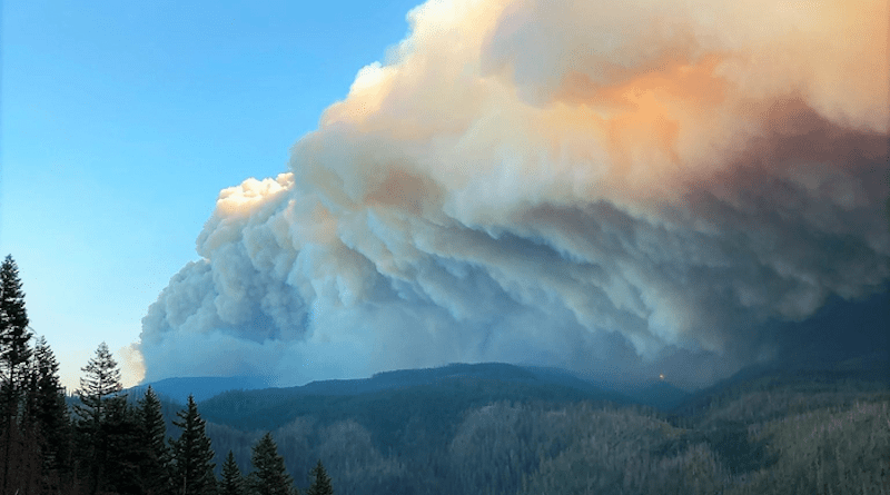Smoke plume from the Riverside Fire on Mount Hood National Forest, Oregon, in September 2020 CREDIT: USDA Forest Service