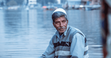 Man Old Man Shikara Kashmir Dal Lake Shikara Ride India