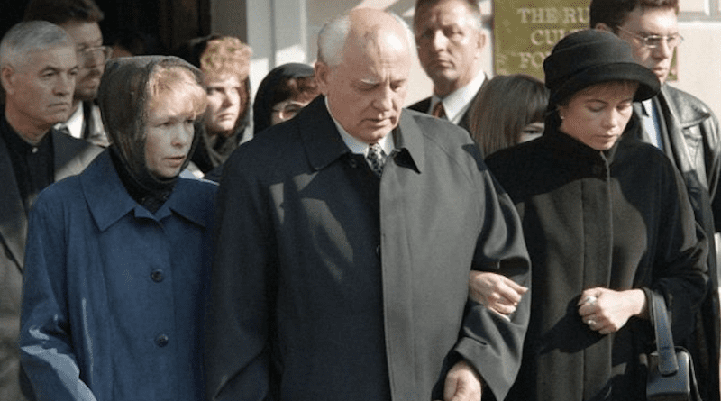 Mikhail Gorbachev (center), at the funeral of his wife, Raisa, Sept. 23, 1999. | RIA Novosti archive, image #46207 / Vladimir Rodionov / CC-BY-SA 3.0