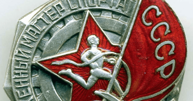 Details of badge of the Merited Master of Sport of the USSR title. Photo Credit: СССР, Wikipedia Commons
