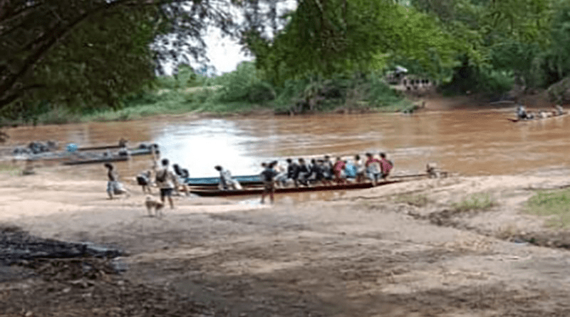 Myawaddy Township residents in Myanmar flee to the Thai border due to fighting near the DKBA headquarters. Photo Credit: DMG