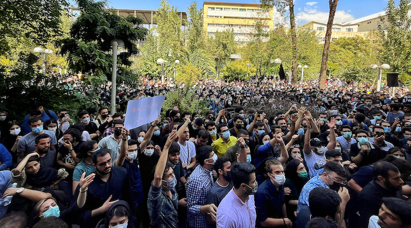 Students of Amir Kabir university protest against Hijab and Iran regime. Photo Credit: Darafsh, Wikipedia Commons