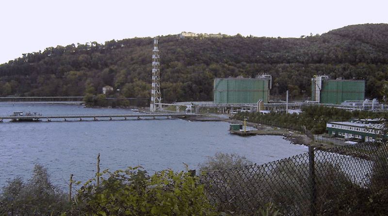 Regasification terminal of Panigaglia (La Spezia). Photo Credit: Utente Pusk, Wikipedia Commons