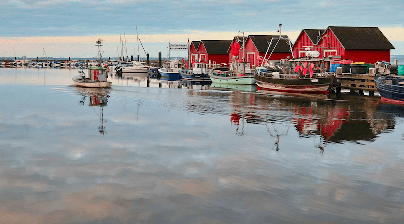 Hut Fisherman's Hut Fishing Port Sea Ocean Baltic Boat