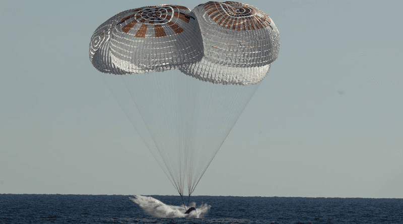 The SpaceX Crew Dragon Freedom spacecraft is seen as it lands with NASA astronauts Kjell Lindgren, Robert Hines, Jessica Watkins, and ESA (European Space Agency) astronaut Samantha Cristoforetti aboard in the Atlantic Ocean off the coast of Jacksonville, Florida, Friday, Oct. 14, 2022. Credits: NASA/Bill Ingalls