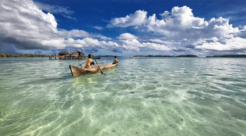 Indonesia Lagoon Dugout Canoe Paddling Canoe Water Ocean