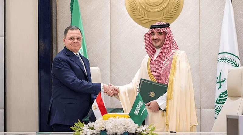 Saudi Interior Minister Prince Abdulaziz bin Saud held talks with his Egyptian counterpart Mahmoud Tawfiq in Riyadh. (SPA)