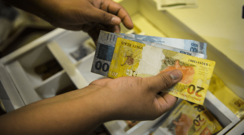 Brazilian banknotes. Photo Credit: Marcello Casal Jr, Agencia Brasil Abr