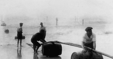 Landing of an Italy-USA cable (4,704 nautical miles long), on Rockaway Beach, Queens, New York, January 1925. Photo Credit: Bundesarchiv, Bild 102-01035, Wikipedia Commons
