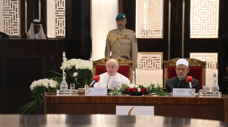 Pope Francis with the Muslim Council of Elders in Bahrain, Nov. 4, 2022 | Alexey Gotovskiy / CNA