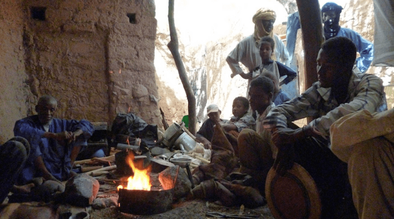 A blacksmith in his workshop in Timia surrounded by neighbors and children. (Timia, 2013) (Photo: Valerie Nur)