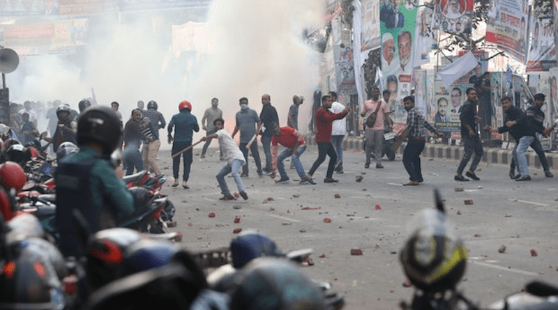 BNP activists hurl stones at police during a clash in front of the party’s central headquarters in the Naya Paltan district of Dhaka, Dec. 7, 2022. Photo Credit: BenarNews