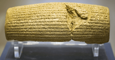 The Cyrus Cylinder. Photo Credit: Prioryman, Wikipedia Commons