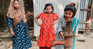 Woman and children in Bangladesh are collecting water from an arsenic contaminated tube well for drinking and other household purposes. CREDIT: Golam Mostafa Quadrey (CC-BY 4.0, https://creativecommons.org/licenses/by/4.0/)