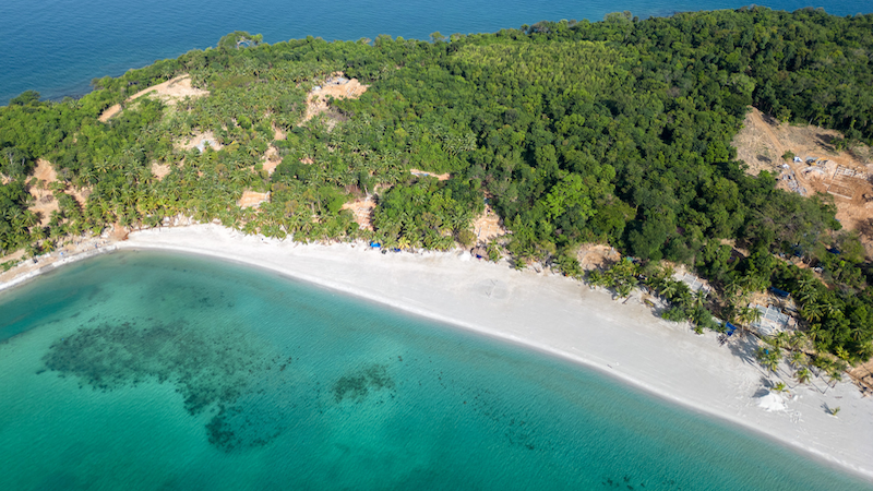 By November 2022, Koh Toteung’s artificial beach had been completed, with workers living on the island and logging the island’s largely untouched forest. Photo by Gerald Flynn/Mongabay.