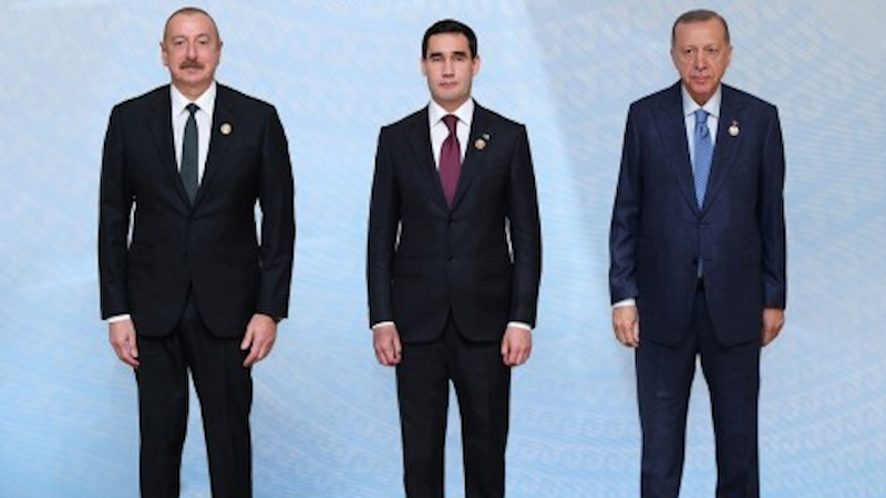 The President of the Republic of Azerbaijan Ilham Aliyev, President of Turkmenistan Serdar Berdimuhamedov and the President of the Republic of Turkiye Recep Tayyip Erdogan at the First Trilateral Summit. Photo Credit: Ministry of Foreign Affairs of Turkmenistan.