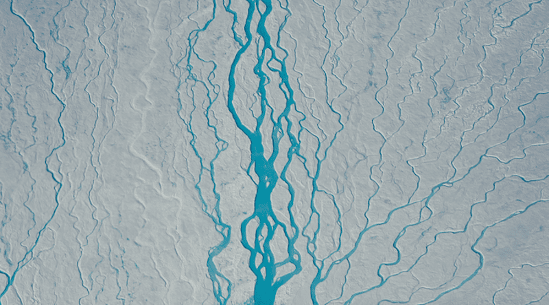 Rivers of meltwater (Greenland's ice sheet) CREDIT: Alfred-Wegener-Institut / S. Kipfstuhl