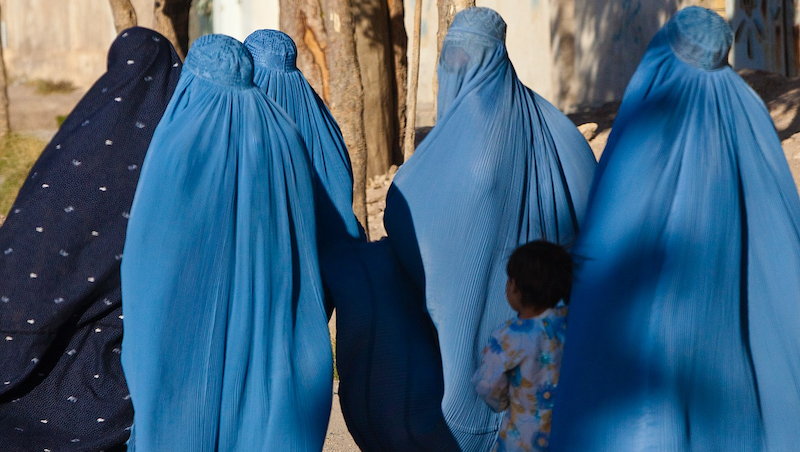 Women in burqa with their children in Herat, Afghanistan. Photo Credit: Arnesen, Wikimedia Commons