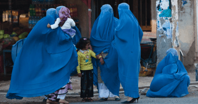 Women in Afghanistan wearing burqas. Photo Credit: Marius Arnesen, Wikipedia Commons