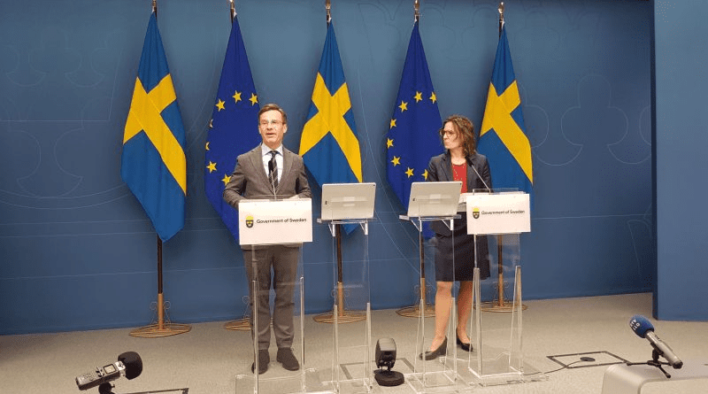 Swedish Prime Minister Ulf Kristersson and EU Minister Jessika Roswall speak to the press on 11 January 2023. [Georgi Gotev]