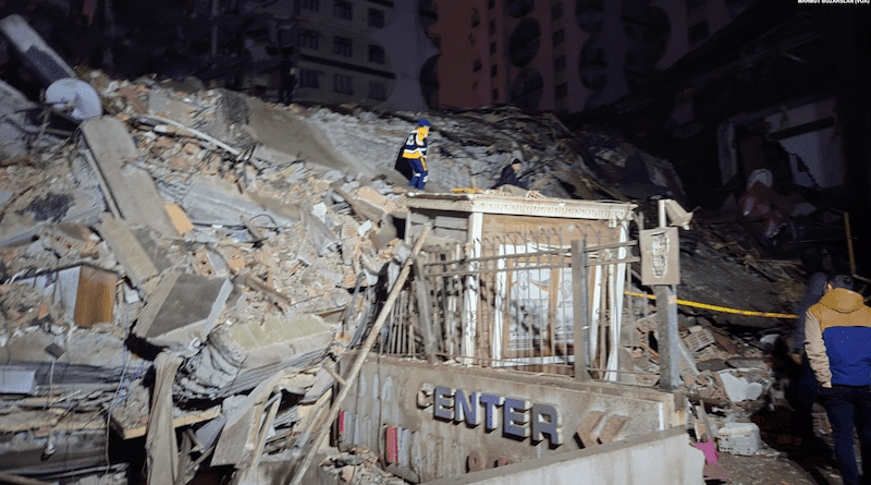 The wreckage of a collapsed building, Galeria Business Center, Diyarbakır, Turkey. Photo Credit: Mahmut Bozarslan (VOA