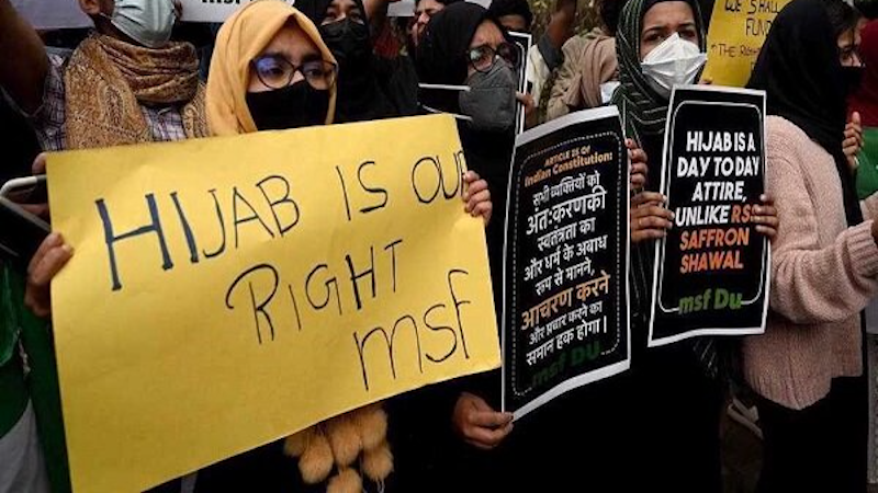 Muslims protest ban on wearing the hijab in schools in Karnataka State, India. Photo Credit: Mehr News Agency