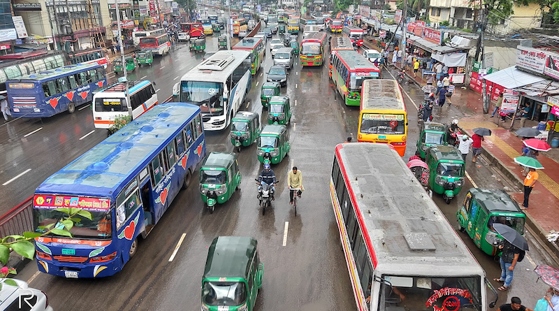 Dhaka, Bangladesh traffic people street