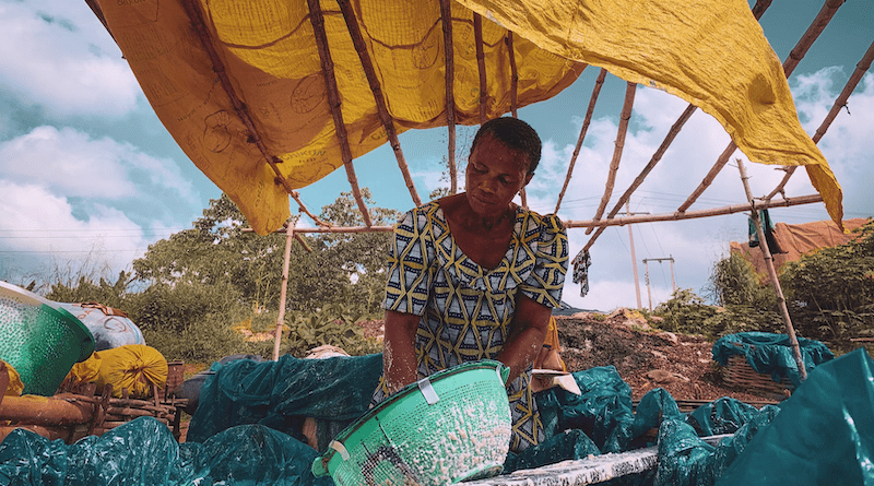 Nigeria woman washing cooking poverty