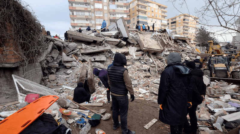 Wreckage of a collapsed building following earthquake in Diyarbakır, Turkey. Photo Credit: VOA, Wikipedia Commons