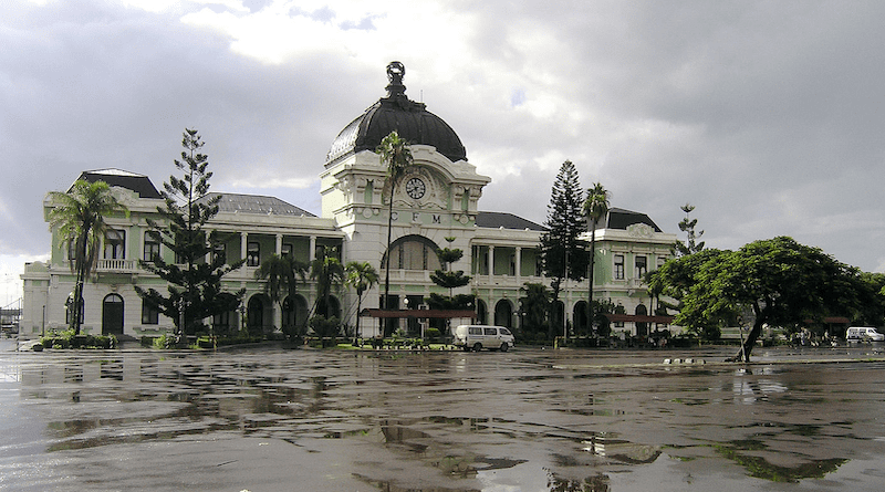 Caminhos de Ferro de Mocambique, Railway Station in Maputo, Mozambique. Photo Credit: Justin K G Dumpleton, Wikipedia Commons