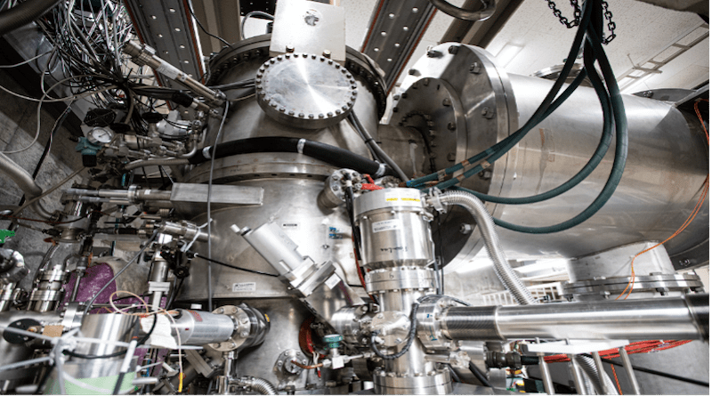 The electron beam ion trap the Tokyo-EBIT (Credit: The University of Electro-Communications)