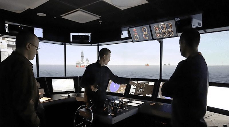 The ship is not behaving as it should. What's up? Captain Odd Sveinung Hareide explains to the others on the bridge what he has done, what he is prioritizing right now and the next move. CREDIT: Photo: Eli Anne Tvergrov, NTNU