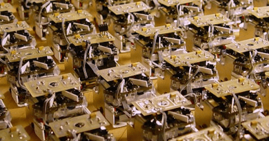 Jasmine minirobots each smaller than 3 cm (1 in) in width. Photo Credit: Serg, Wikipedia Commons