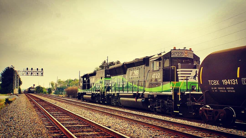 A Norfolk Southern train. Photo Credit: Michael Hoskins, Wikipedia Commons