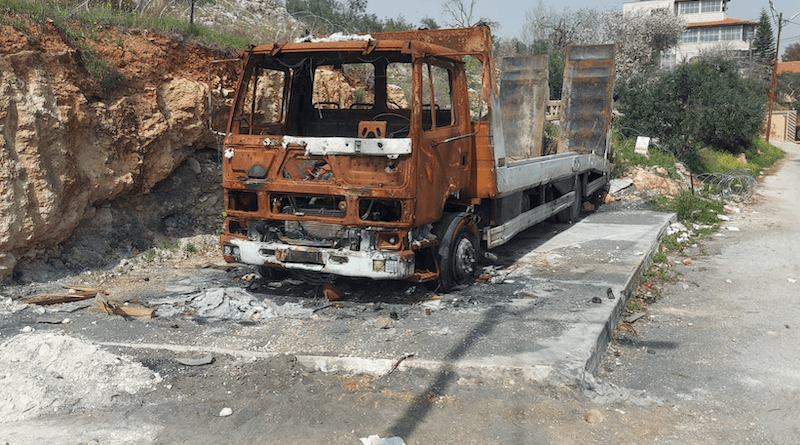 Burnt truck from Huwara rampage. Photo Credit: מיכאל טורקניץ, Wikipedia Commons