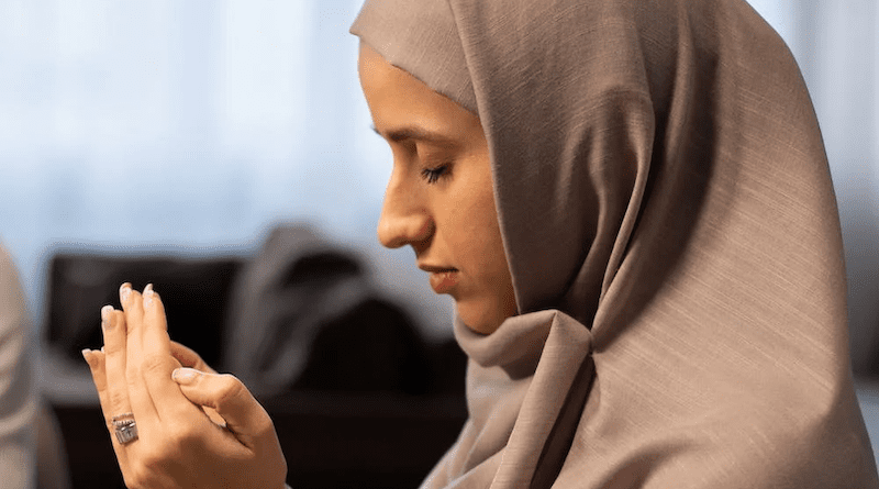 muslim islam woman pray