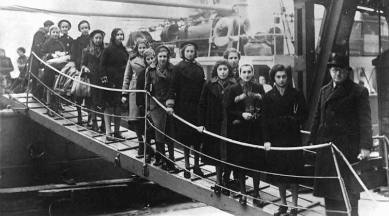 The children of Polish Jews from the region between Germany and Poland on their arrival in London on the Warsaw, February 1939. Photo Credit: Bundesarchiv, Bild, Wikipedia Commons