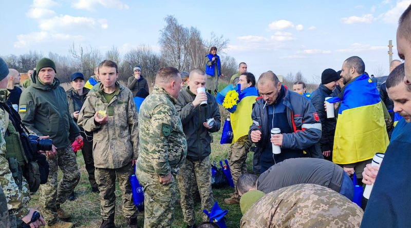 100 Ukrainian soldiers, sailors, border guards, and national guardsmen were released after being held captive by Russia. Photo Credit: Ukraine Defense Ministry