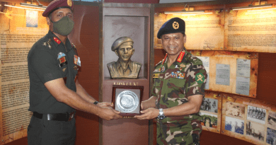 Bangladesh Army Chief General SM Shafiuddin Ahmed (right). Photo Credit: ADG PI - INDIAN ARMY
