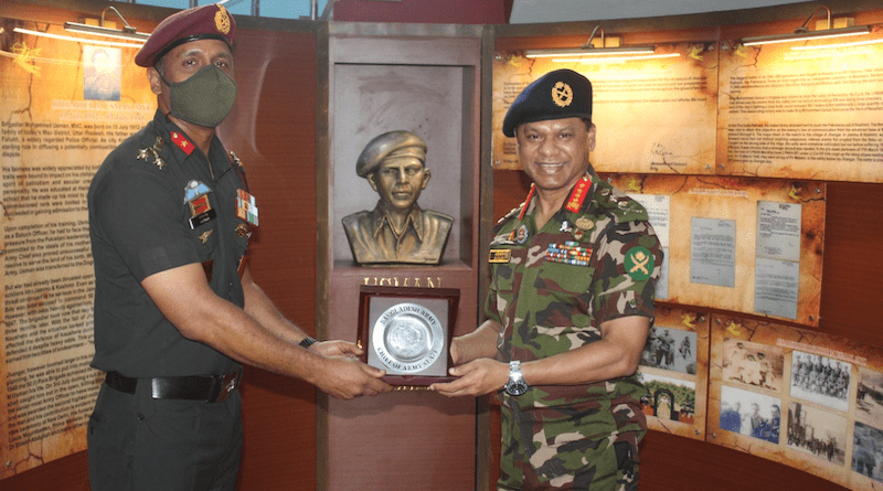 Bangladesh Army Chief General SM Shafiuddin Ahmed (right). Photo Credit: ADG PI - INDIAN ARMY