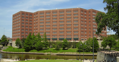 701 Jail of the Harris County Sheriff's Office, Houston, Texas. Photo Credit: WhisperToMe, Wikipedia Commons
