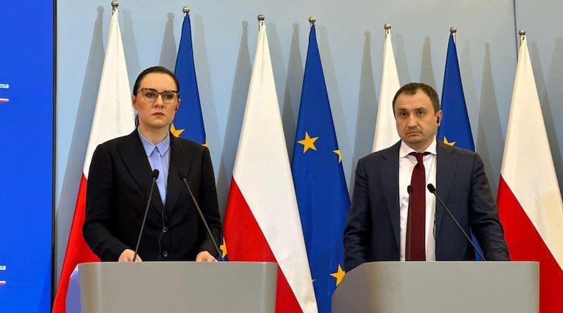 First Deputy Prime Minister of Ukraine Julia Svyrydenko (L) and Ukrainian Agriculture Minister Mykola Solskyi at a press conference in Warsaw, on 18 April 2023. Photo: Ukraine government handout